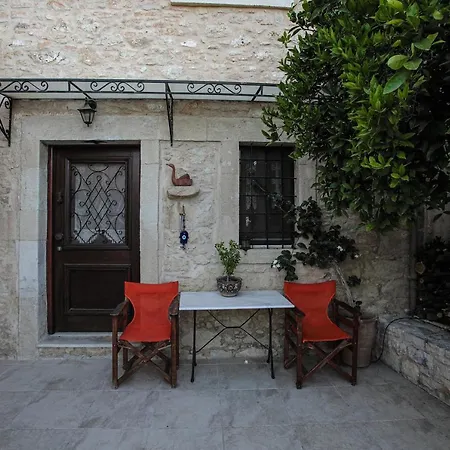 Cretan Traditional Tilisos