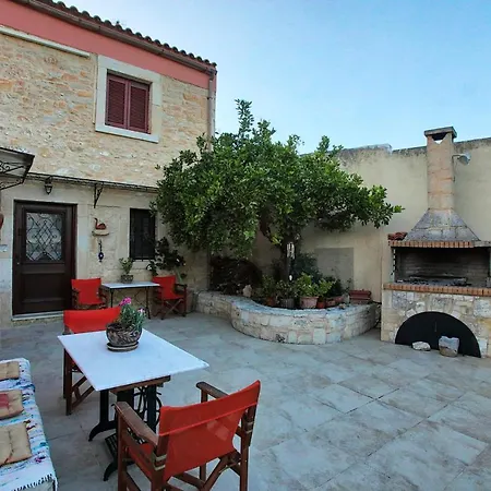 Cretan Traditional Tilisos